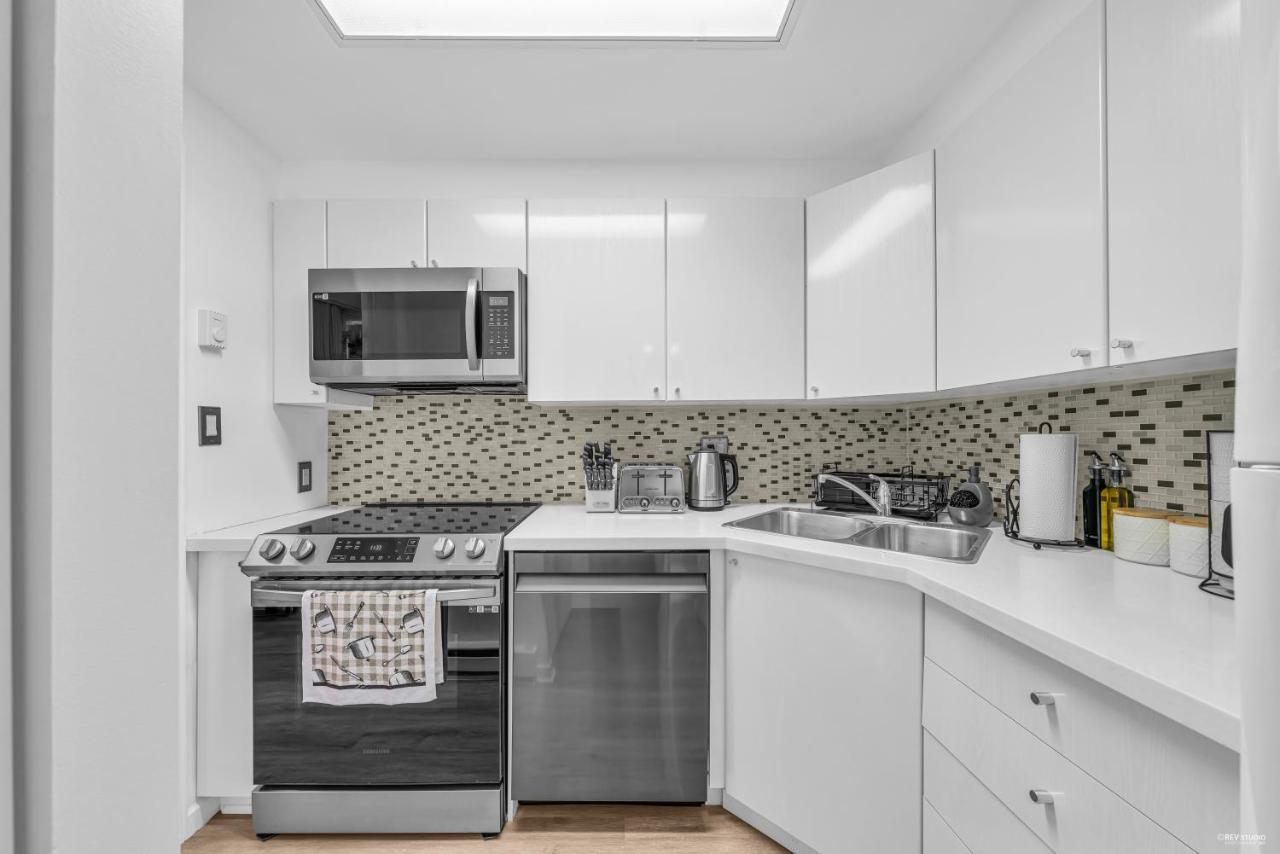 1-Br Condo In Downtown Coal Harbour With Parking And City Views Ванкувър Екстериор снимка